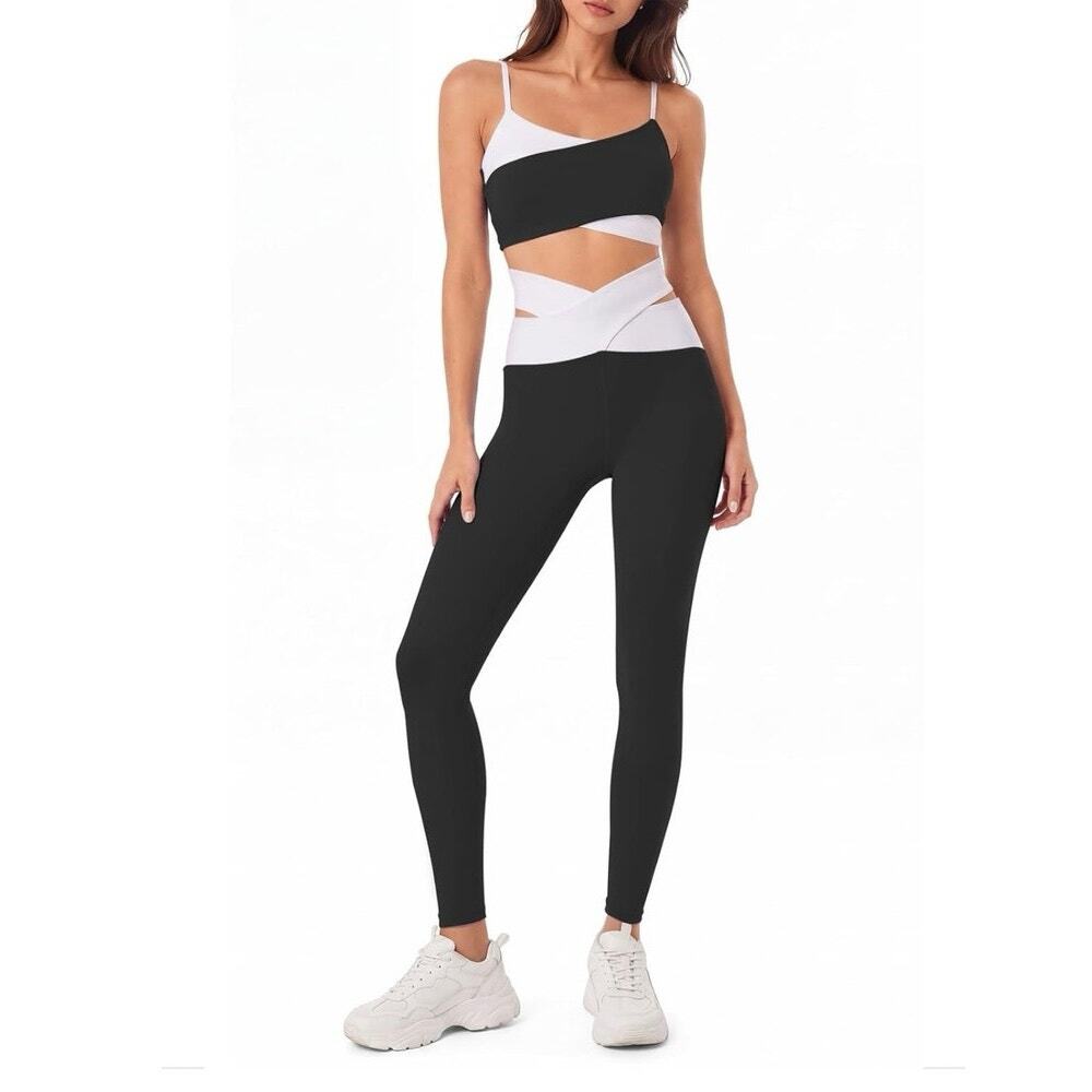 BRAND NEW crisscross workout set size medium